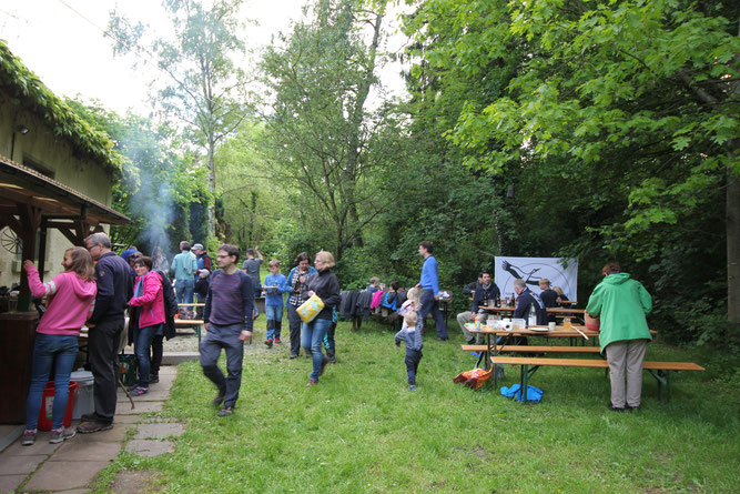 Ehrenamtliche NABU-Mitglieder und NAJU's beim Sommerfest (Foto: K. Peikert) Ehrenamtliche NABU-Mitglieder und NAJU's beim Sommerfest (Foto: K. Peikert)